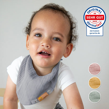 Kind mit Halstuch in 4 Farben (Grau, Altrosa, Senfgelb oder Pistazie) mit dermatest-Siegel "SEHR GUT"